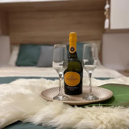 Intimate Dreams Haven Apartment *